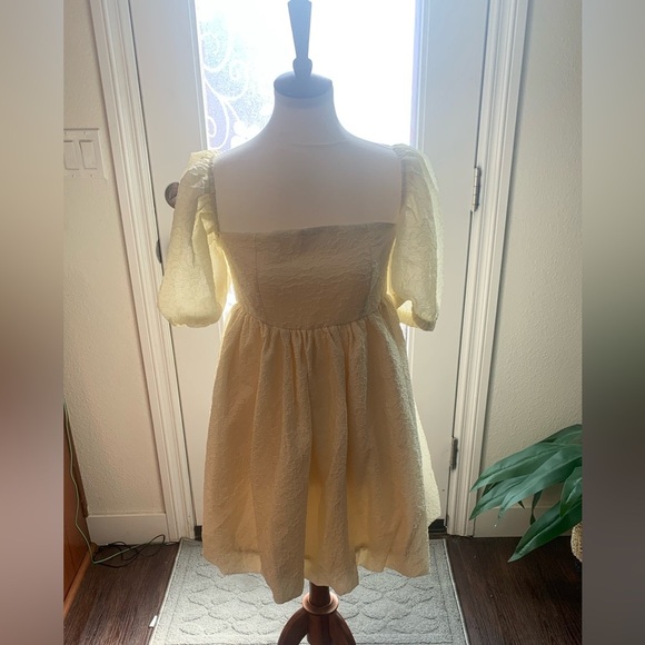 Elegant Cream Mini Dress - Picture 1 of 3